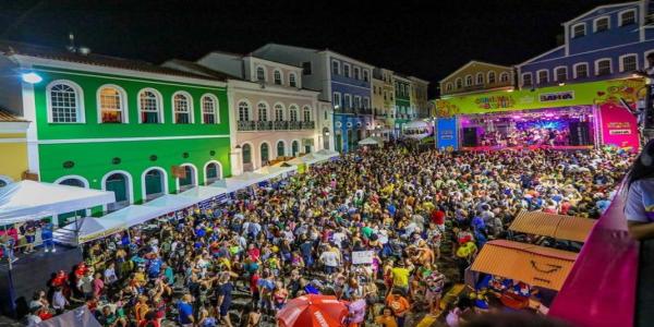 Carnaval 2025! Faça chuva ou faça sol, dicas para você se jogar na folia!